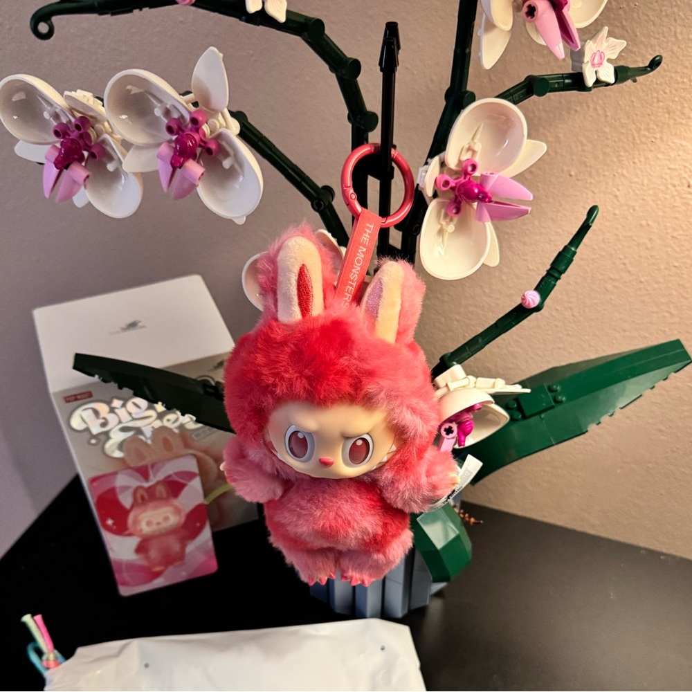 THE MONSTERS Big into Energy Series-Vinyl Plush Pendant Blind Box “LOVE”